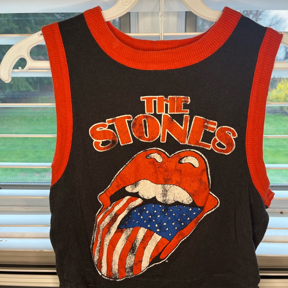 red white blue and black small rolling stones brand